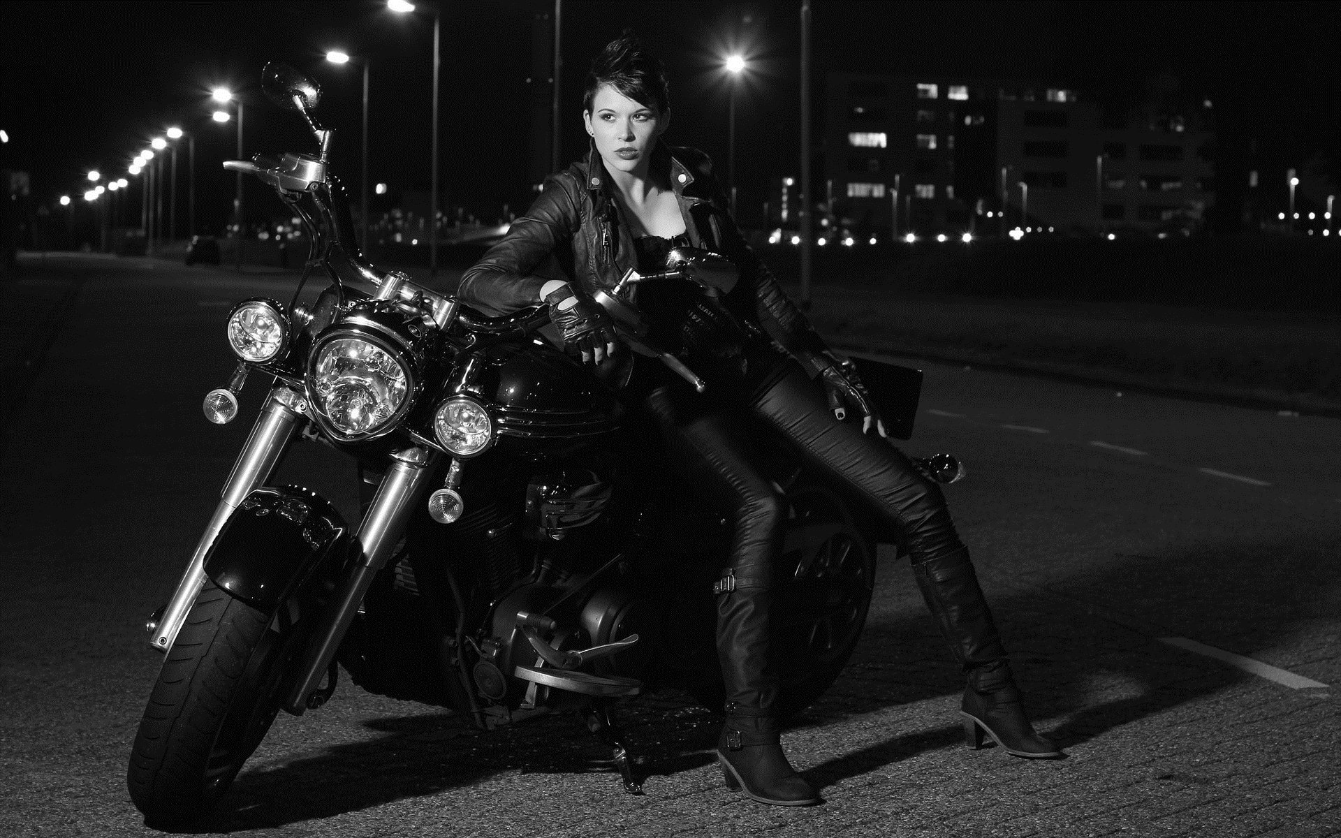 Photo Beautiful girls and motorcycles in Skopje