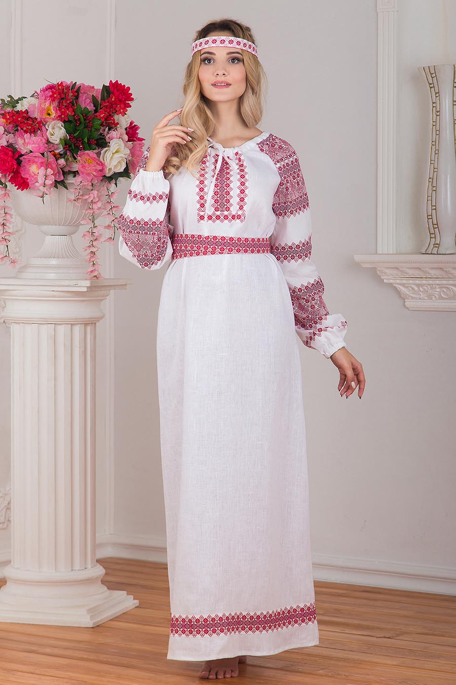 Women in Slavic costumes in Skopje