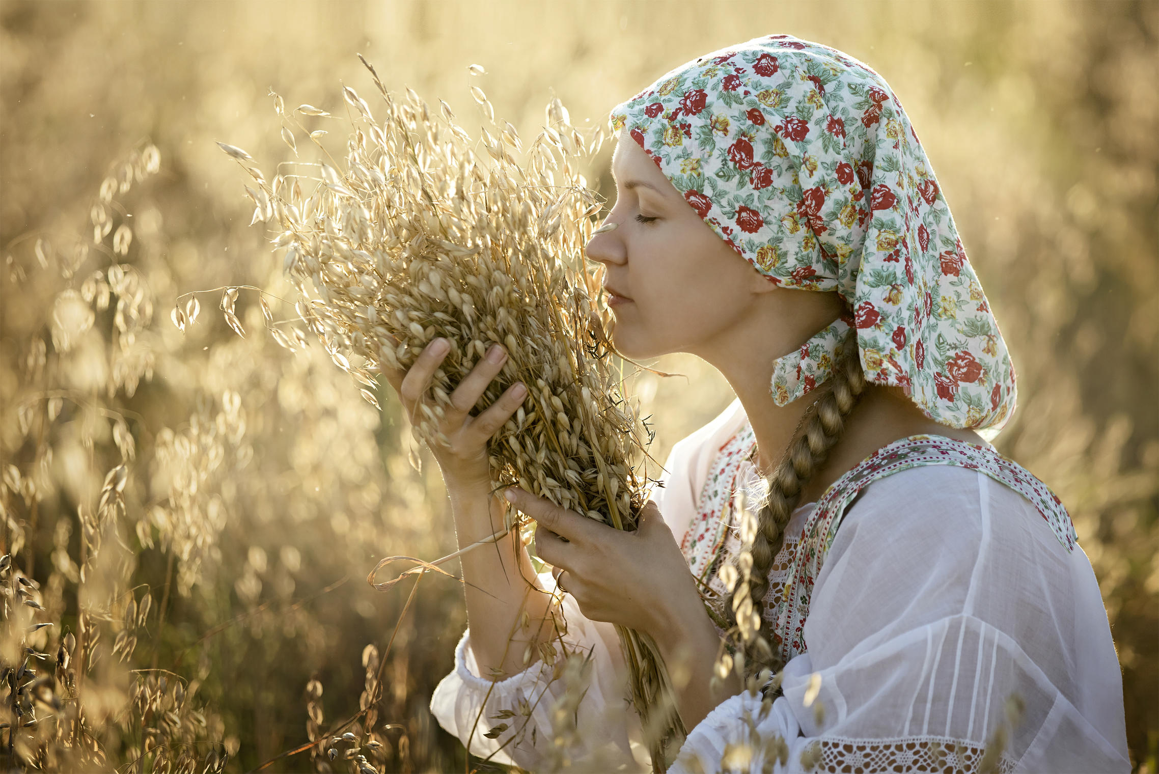 Photo Women in Slavic costumes in Skopje